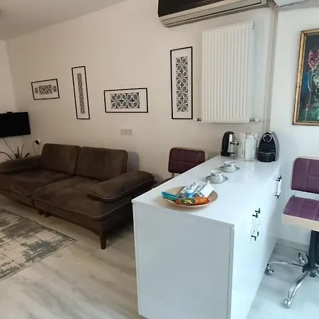 Lägenhet Comfortable, Duplex With Garden *