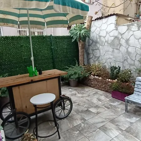 Comfortable, Duplex With Garden *